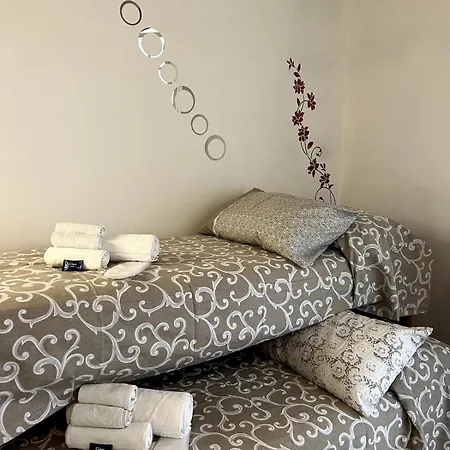 Appartement Rifugio Con Porta Su Strada *